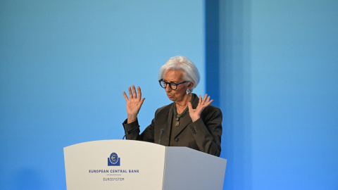 La presidenta del BCE, Christine Lagarde, en una comparecencia ante los medios tras una reunión del Consejo de Gobierno de la entidad, en su sede en Fráncfort. La presidenta del BCE, Christine Lagarde, en una comparecencia ante los medios tras una reunión del Consejo de Gobierno de la entidad, en su sede en Fráncfort.
