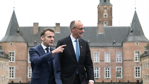 Foto de archivo del Presidente de la República de Francia, Emmanuel Macron, junto al Canciller alemán, Friedrich Merz.