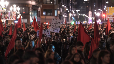 Decenas de personas durante una manifestación Decenas de personas durante una manifestación “contra el fascismo y el autoritarismo de los estados".