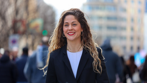 Lara Hernández, coordinadora de Movimiento Sumar, en Gran Vía, Madrid.