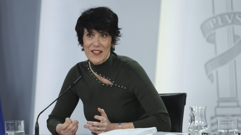 La ministra de Inclusión, Seguridad Social y Migraciones y portavoz del Gobierno, Elma Saiz durante la rueda de prensa tras el Consejo de Ministros celebrado este martes en el Palacio de la Moncloa. La ministra de Inclusión, Seguridad Social y Migraciones y portavoz del Gobierno, Elma Saiz durante la rueda de prensa tras el Consejo de Ministros celebrado este martes en el Palacio de la Moncloa.