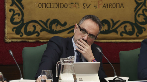 El alcalde de Móstoles, Manuel Bautista, durante el pleno extraordinario del Ayuntamiento El alcalde de Móstoles, Manuel Bautista, durante el pleno extraordinario del Ayuntamiento.