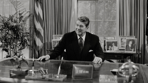 Ronald Reagan, en el despacho Oval de la Casa Blanca.