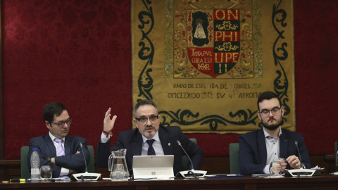 El alcalde de Móstoles, Manuel Bautista (en el centro de la imagen), durante el pleno extraordinario del Ayuntamiento El alcalde de Móstoles, Manuel Bautista (en el centro de la imagen), durante el pleno extraordinario del Ayuntamiento.