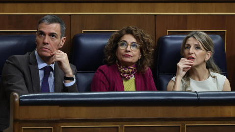 El presidente del Gobierno, Pedro Sánchez y las vicepresidentas María Jesús Montero y Yolanda Díaz este jueves durante el pleno del Congreso de los Diputados El presidente del Gobierno, Pedro Sánchez y las vicepresidentas María Jesús Montero y Yolanda Díaz este jueves durante el pleno del Congreso de los Diputados