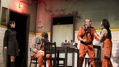 'Ay, la miseria nos hará felices' siendo representada 'Ay, la miseria nos hará felices' siendo representada