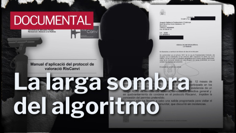 Este documental explora los hallazgos de RisCanvi, el algoritmo de la cárcel, una investigación periodística de Público sobre los impactos sociales de este sistema predictivo usado en las prisiones de Cataluña desde hace década y media. A través de él conocemos la historia de Omar -un nombre ficticio para proteger la identidad real de este testimonio-, un interno en prisión desde 2011 y que ha tenido problemas para acceder a beneficios penitenciarios, a pesar de su buena evolución. 

De la mano de Antonio Andrés Pueyo, catedrático de la Universitat de Barcelona y director del equipo que hizo el diseño original de esta herramienta, conocemos sus orígenes y cómo se planteó. Con Carlos Castillo, investigador de la Universitat de Pompeu Fabra, indagamos en los detalles técnicos de sus algoritmos. 

Finalmente, a través de la letrada Montse Pijoan, la educadora Anneris Ávila y la jurista Mónica Pons entendemos cómo los resultados de RisCanvi intervienen en la justicia penitenciaria en Cataluña, en ocasiones con efectos negativos para los internos de menos recursos. Pablo Jiménez Arandia, reportero de investigación y autor principal del proyecto, aporta para acabar otros detalles reveladores sobre RisCanvi, el algoritmo de la cárcel.

-

Créditos 

Investigación y guion: Pablo Jiménez Arandia

Cámara: Jaime García-Morato

Edición y montaje: Chema Molina

Hace 18 años nacimos con un compromiso: hacer un periodismo útil para la sociedad. Solo podemos continuar con esta labor si contamos con el apoyo de personas como tú.

Únete a la comunidad de Público. 18 años no son nada… cuando nos queda tanto por contar. Periodismo incómodo para tiempos difíciles. http://bit.ly/3VylhmD


Periodismo, investigación y compromiso para construir un mundo más igualitario.
¡Suscríbete ya a nuestro canal!: https://bit.ly/2U8nM0q
Visita: https://www.publico.es
Síguenos en Facebook: https://www.facebook.com/diario.publico/
Síguenos en Twitter: https://twitter.com/publico_es
Síguenos en Instagram: https://www.instagram.com/publico.es
Síguenos en TikTok: https://www.tiktok.com/@publico_es
Síguenos en Bluesky: https://bsky.app/profile/publico.es