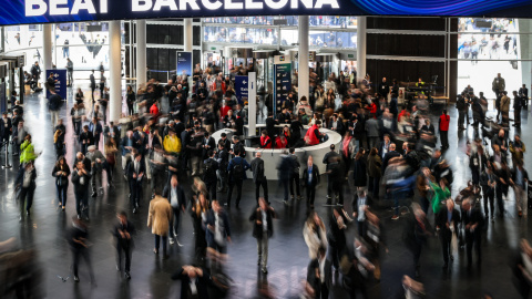 Riuades de gent entrant al MWC