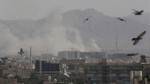 Ataque masivo de Estados Unidos e Israel contra Irán; Teherán responde bombardeando bases estadounidenses