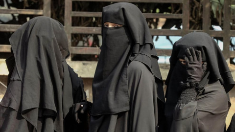 Imagen de archivo tres mujeres llevando el burka. Imagen de archivo tres mujeres llevando el burka.