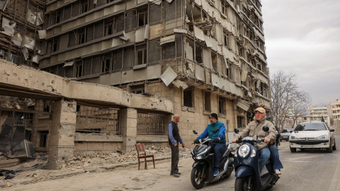 Imagen del hospital Hotel Gandhi bombardeado en Teherán, este lunes. Imagen del hospital Hotel Gandhi bombardeado en Teherán, este lunes.