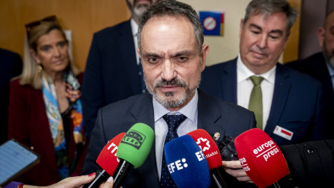 El alcalde de Móstoles, Manuel Bautista, durante un pleno extraordinario en el Ayuntamiento.