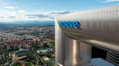 El logo de Moeve, en su sede en Madrid. El logo de Moeve, en su sede en Madrid.
