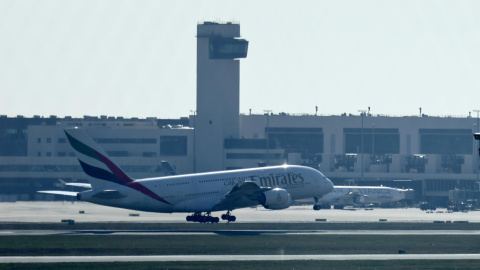 Imagen del aterrizaje en Fráncfort del avión de Emirates con turistas alemanes. Imagen del aterrizaje en Fráncfort del avión de Emirates con turistas alemanes.