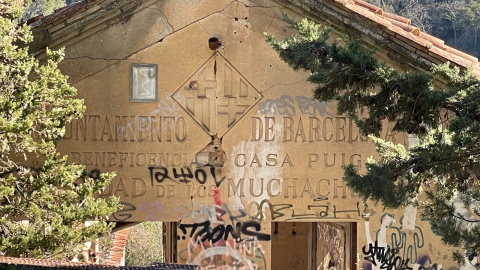 Façana de l'antic orfenat a Collserola que va acollir La Ciudad de los Muchachos.