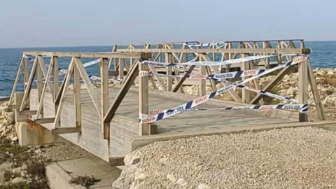 Exigen una auditoría "urgente" de las infraestructuras peatonales en el litoral tras el accidente mortal de la pasarela de El Bocal