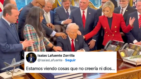 Donald Trump rodeado de pastores evangélicos.