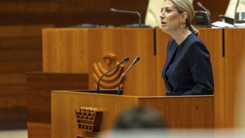 La presidenta extremeña en funciones, María Guardiola, interviene ante el parlamento regional. La presidenta extremeña en funciones, María Guardiola, interviene ante el parlamento regional.
