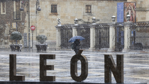 Fotografía de la ciudad de León, durante una nevada, en enero de 2026.