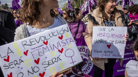Manifestación convocada por la Plataforma 8M de Toledo en el Día Internacional de la Mujer, a la que asiste la ministra de Educación, Formación Profesional y Deportes, Milagros Tolón, que hace declaraciones a los medios a las 11:45 horas en el Parque de la Vega, así como una representación del PSOE encabezada por la consejera portavoz del Gobierno de Castilla-La Mancha, Esther Padilla y la secretaria de Igualdad de la CEP, Charo García Saco. Desde La Vega hasta Zocodover . EFE/Ángeles Visdómine