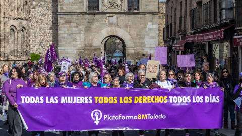 Manifestación convocada por la Plataforma 8M de Toledo en el Día Internacional de la Mujer, a la que asiste la ministra de Educación, Formación Profesional y Deportes, Milagros Tolón, que hace declaraciones a los medios a las 11:45 horas en el Parque de l Manifestación convocada por la Plataforma 8M de Toledo en el Día Internacional de la Mujer, a la que asiste la ministra de Educación, Formación Profesional y Deportes, Milagros Tolón, que hace declaraciones a los medios a las 11:45 horas en el Parque de la Vega, así como una representación del PSOE encabezada por la consejera portavoz del Gobierno de Castilla-La Mancha, Esther Padilla y la secretaria de Igualdad de la CEP, Charo García Saco. Desde La Vega hasta Zocodover . EFE/Ángeles Visdómine