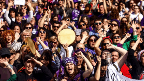 El feminismo asturiano desborda Villaviciosa en un 8M orgullosamente periférico