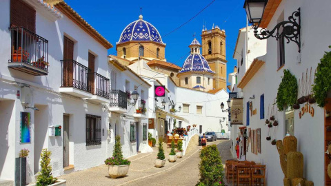 Altea destaca sobre otros pueblos de la costa levantina por lo pintoresco de su casco urbano.