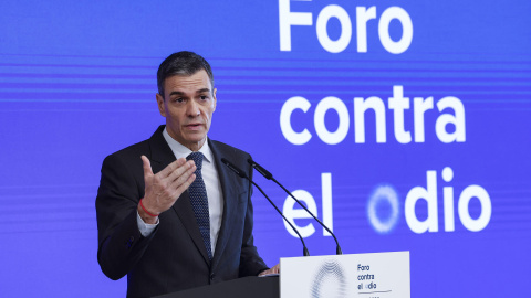 MADRID, 11/03/2026.- El presidente del Gobierno, Pedro Sánchez interviene en la inauguración de la primera Cumbre Internacional contra el Odio, este miércoles en Madrid. EFE/ Chema Moya