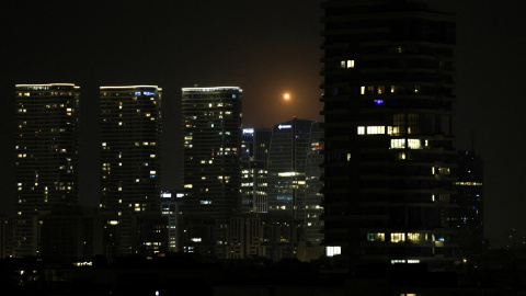 Israel intercepta un misil iraní Israel intercepta un misil iraní en el cielo de Tel Aviv.