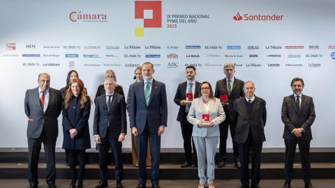 Su Majestad El Rey Felipe y premiados en la gala del Premio Pyme del Año 2025)