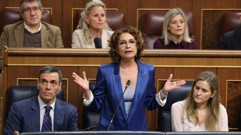 La vicepresidenta primera y ministra de Hacienda, María Jesús Montero, interviene durante una sesión de control al Gobierno, en el Congreso de los Diputados, a 18 de marzo La vicepresidenta primera y ministra de Hacienda, María Jesús Montero, interviene durante una sesión de control al Gobierno, en el Congreso de los Diputados, a 18 de marzo