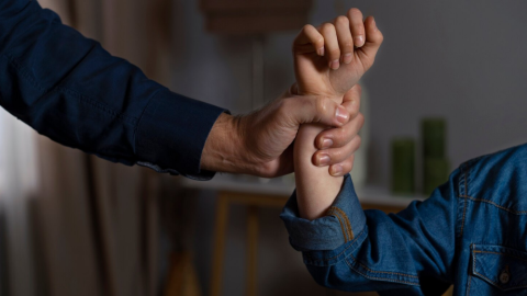 Niño víctima de maltrato infantil. Niño víctima de maltrato infantil.