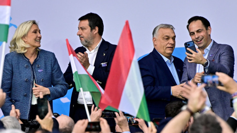 Líderes de la ultraderecha europea arropan al húngaro Viktor Orbán en un acto de Patriotas por Europa.