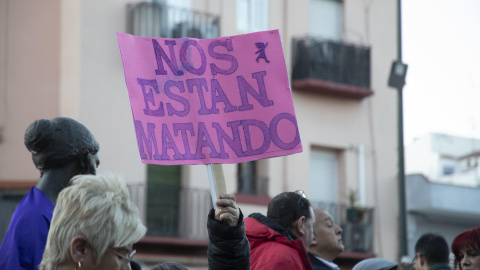 Concentración de condena y rechazo ante el asesinato de una mujer a manos de expareja en Zaragoza. Concentración de condena y rechazo ante el asesinato de una mujer a manos de expareja en Zaragoza.