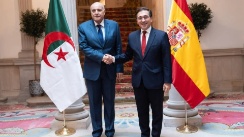 El ministro de Exteriores, José Manuel Albares, junto a su homólogo argelino en febrero de este año en Madrid. El ministro de Exteriores, José Manuel Albares, junto a su homólogo argelino en febrero de este año en Madrid.