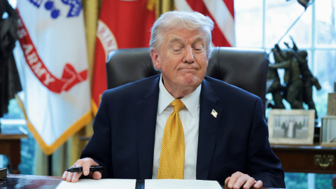 El presidente de EEUU, Donal Trump, en el Despacho Oval de la Casa Blanca, para la firma de una de sus órdenes ejecutivas.