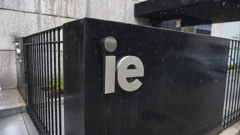 La universidad IE instaló en el municipio de Segovia a unos tres mil estudiantes. La universidad IE instaló en el municipio de Segovia a unos tres mil estudiantes.