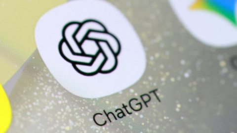 La app de ChatGPT en un 'smartphone'. La app de ChatGPT en un 'smartphone'.