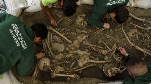 Excavación de la fosa común en Víznar (Granada). Álex Cámara / Europa Press04/5/2023