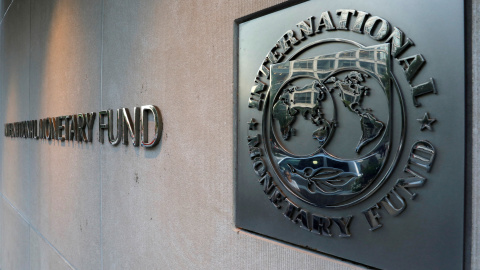 Fondo Monetario Internacional Imagen de archivo del logo del Fondo Monetario Internacional en el exterior de su sede en Washington.