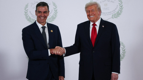 Pedro Sánchez junto a Donald Trump el pasado mes de octubre en Egipto.