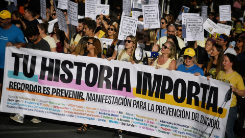 Decenas de personas durante la manifestación nacional en el marco del Día Mundial para la Prevención del Suicidio, a 13 de septiembre de 2025, en Madrid. Decenas de personas durante la manifestación nacional en el marco del Día Mundial para la Prevención del Suicidio, a 13 de septiembre de 2025, en Madrid.
