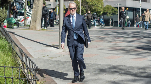 El abogado de Begoña Gómez, Antonio Camacho, a su llegada a los Juzgados de Plaza de Castilla, a 1 de abril de 2026, en Madrid (España). Peinado ha citado a las partes --defensas, acusaciones y Fiscalía-- para trasladar su decisión de dirigir la causa del ‘caso Begoña Gómez’ hacia un jurado popular si el caso llega finalmente a juicio.César Vallejo Rodríguez / Europa Press01/4/2026