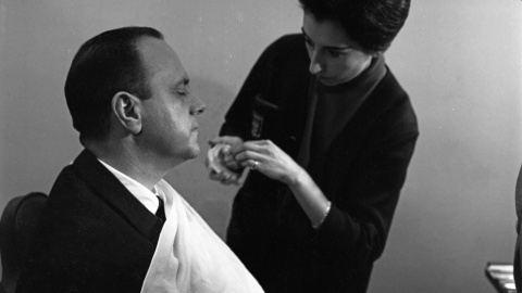 El ministro de Información y Turismo, Manuel Fraga Iribarne, visita las instalaciones de los Estudios Miramar de Televisión Española en Barcelona.