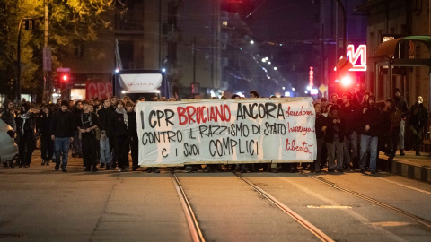 Manifestación en Turín contra los CPR o Centros de Detención de Inmigrantes.