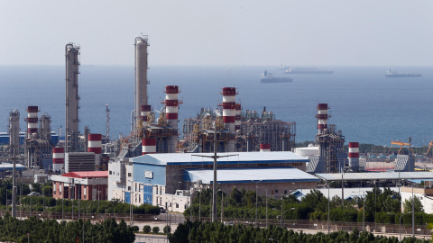 La refinería petroquímica de Asaluyeh La refinería petroquímica de Asaluyeh en las inmediaciones del yacimiento de gas de South Pars.