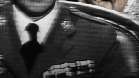 FRANCO y JUAN CARLOS I: por qué la CASA REAL oculta el vínculo entre ambos ¿Qué oculta la web de la Casa Real sobre Juan Carlos I?
Por si no lo sabías, la Casa Real tiene una web oficial y en ella se puede acceder a la biografía de cada uno de sus miembros.
En concreto sobre Juan Carlos I podemos saber que nació en Roma, que con diez años llegó a España, en qué consistió su carrera profesional…, pero ni rastro de sus vínculos con la familia Franco.
Hace 18 años nacimos con un compromiso: hacer un periodismo útil para la sociedad. Solo podemos continuar con esta labor si contamos con el apoyo de personas como tú.
Únete a la comunidad de Público. 18 años no son nada… cuando nos queda tanto por contar. Periodismo incómodo para tiempos difíciles. https://bit.ly/3VylhmD
Periodismo, investigación y compromiso para construir un mundo más igualitario.
¡Suscríbete ya a nuestro canal!: https://bit.ly/2U8nM0q
Visita: https://www.publico.es
Síguenos en Facebook: https://www.facebook.com/diario.publico/
Síguenos en Twitter: https://twitter.com/publico_es
Síguenos en Instagram: https://www.instagram.com/publico.es
Síguenos en TikTok: https://www.tiktok.com/@publico_es
Síguenos en Bluesky: https://bsky.app/profile/publico.es