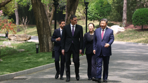 El presidente del Gobierno, Pedro Sánchez, junto al presidente de la República Popular China, Xi Jinping, en abril de 2025 en Pekín.