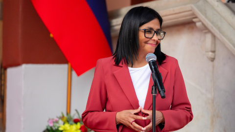 La presidenta interina de Venezuela, Delcy Rodríguez, ofrece declaraciones tras la llegada del Secretario del Interior de los EEUU, Doug Burgum, para mantener discusiones bilaterales en el Palacio de Miraflores.