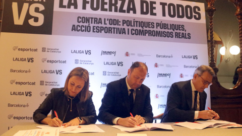 La firma del conveni amb la consellera Eva Menor, el conseller Berni Álvarez i el representant de LaLiga José Antonio Montero